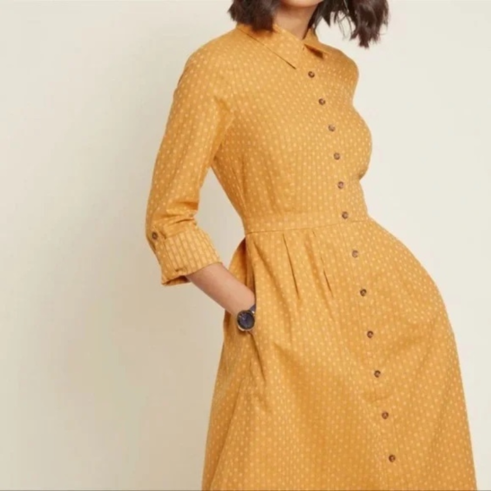 ModCloth Broadcast coordinator golden yellow shirt dress Size 2 Side pockets